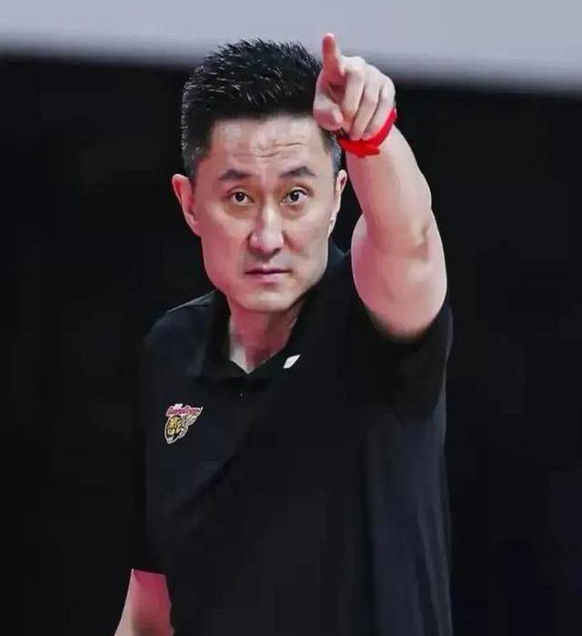 广东队客场惨败，球员状态堪忧