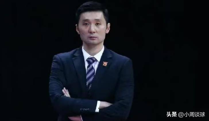 夏朗盖主教练回答媒体提问，分析球队战术的简单介绍