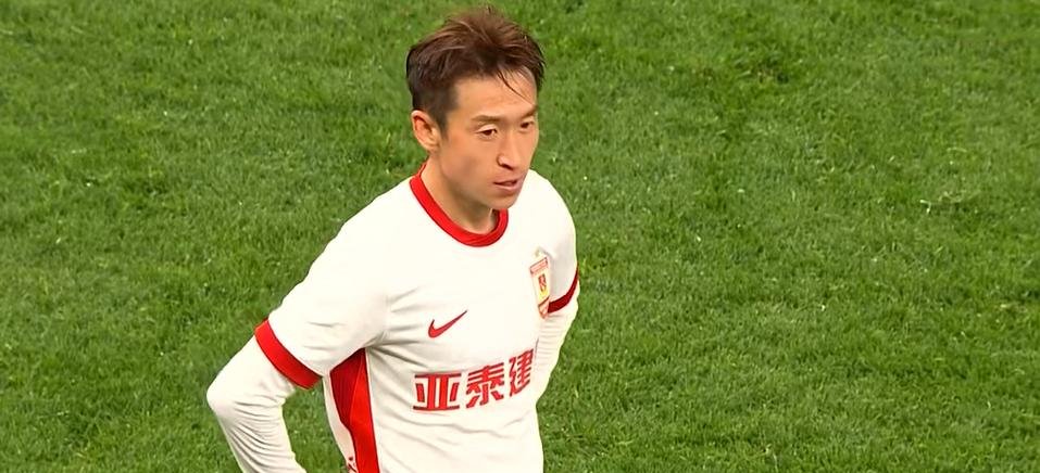 关于苏宁凭借个人进球险胜亚泰，取得连胜的信息